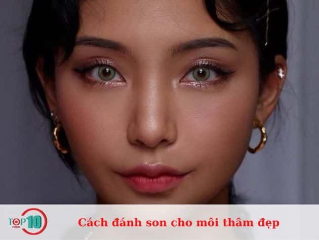 Cách tô son cho môi thâm hiệu quả