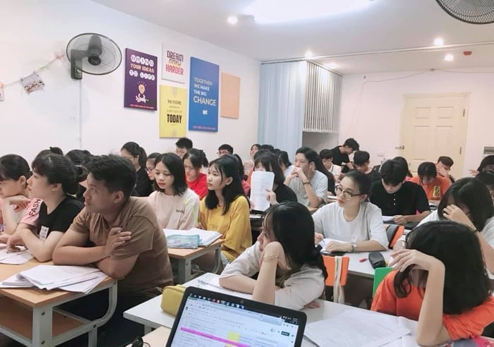 Hình ảnh lớp học Tiếng Anh của cô Thu Oanh (2)