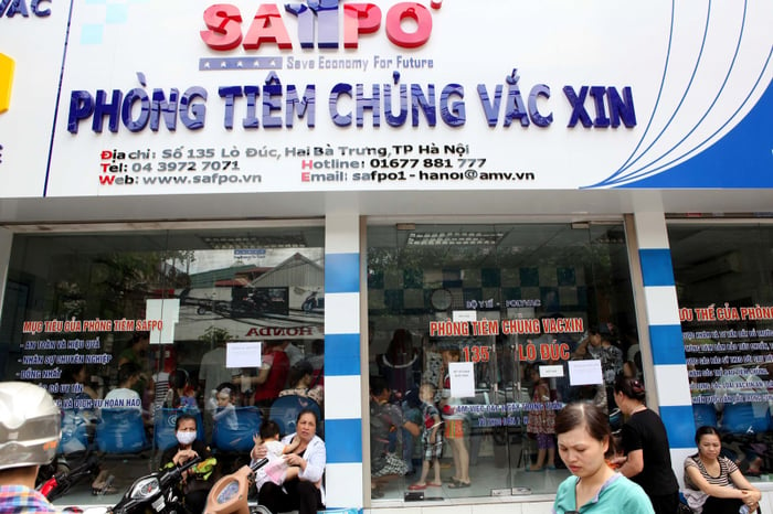 Hair Salon SANG LÝ chuyên các dịch vụ cắt, uốn, duỗi, nhuộm và nối tóc