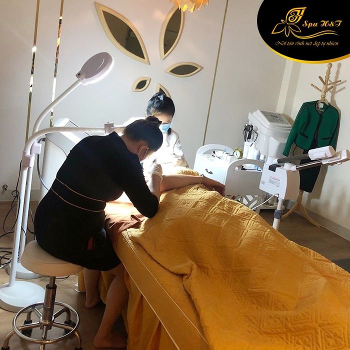 Spa trị mụn tại Quận 10 - H&T Clinic Spa