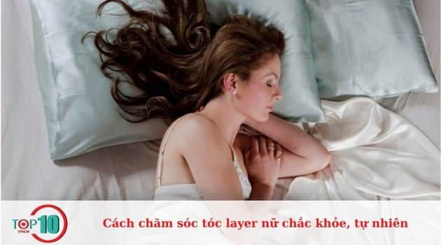 Duy trì nếp tóc layer khi ngủ