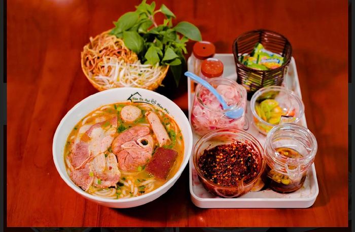 Hình ảnh Bún bò Huế Nhân Khôi 2