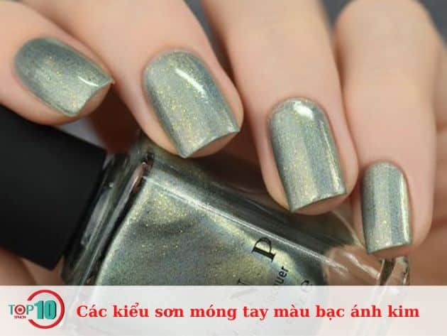 Những mẫu sơn móng tay bạc ánh kim