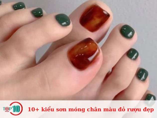 Hơn 10 kiểu sơn móng chân màu đỏ rượu đẹp mắt