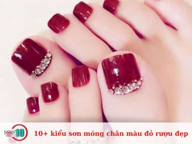 Hơn 10 mẫu sơn móng chân màu đỏ rượu đẹp mắt