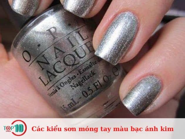 Những mẫu sơn móng tay bạc ánh kim