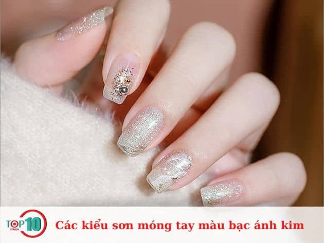 Những mẫu sơn móng tay màu bạc ánh kim mới nhất