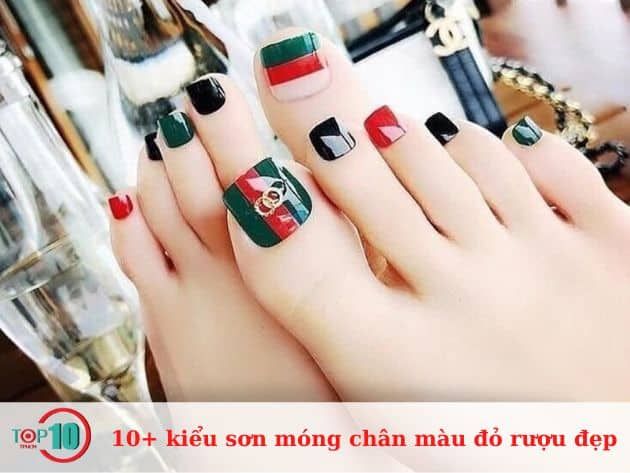 Hơn 10 mẫu sơn móng chân màu đỏ rượu quyến rũ