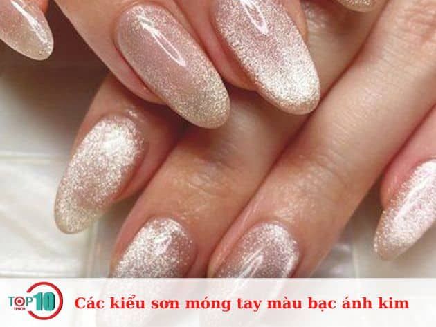 Những mẫu sơn móng tay bạc ánh kim