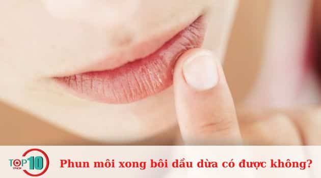 Bôi dầu dừa lên môi mỗi ngày có lợi không?