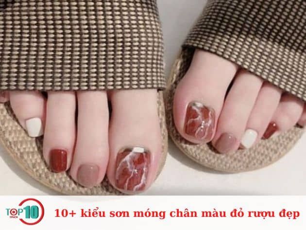 Hơn 10 kiểu sơn móng chân màu đỏ rượu đẹp mắt