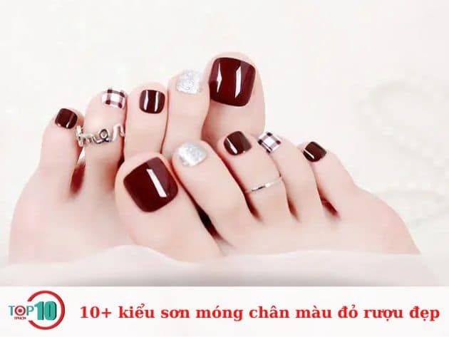 Hơn 10 mẫu sơn móng chân màu đỏ rượu đẹp mắt