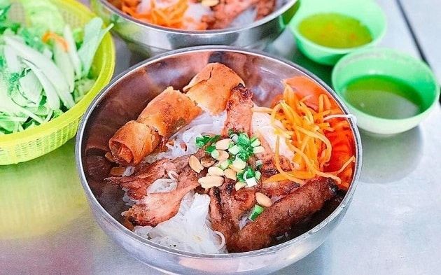 Quán bún thịt nướng chị Tuyền