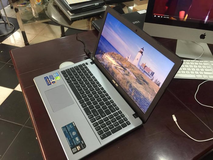 Hình ảnh Laptop Điệp Linh 2