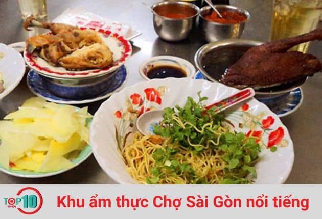 Chợ Ẩm Thực Phạm Văn Hai luôn đông đúc và sôi nổi