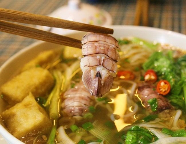 Bún bề bề là một trong những đặc sản Hạ Long – Quảng Ninh được yêu thích và thu hút du khách từ khắp nơi