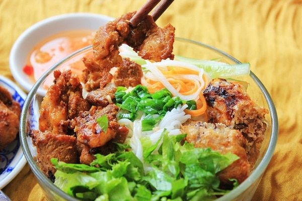 bún thịt nướng Bà Tuyết