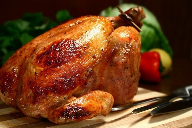 Gà lôi âm nướng là một trong những món đặc sản hàng đầu của Hạ Long - Quảng Ninh, được yêu thích bởi du khách khắp nơi.