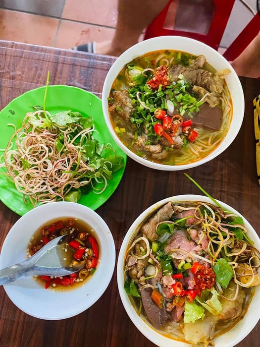 Quán Nhung - Bún bò Huế - Hình 2