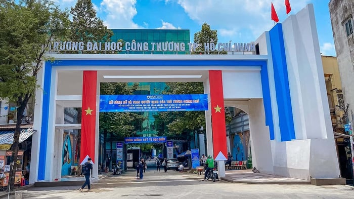 Các chính sách giảm học phí tại Đại học Công Thương TP.HCM