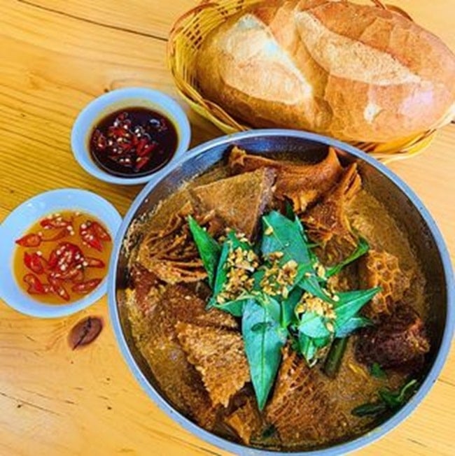 Bún đậu, phá lấu Cô Tám