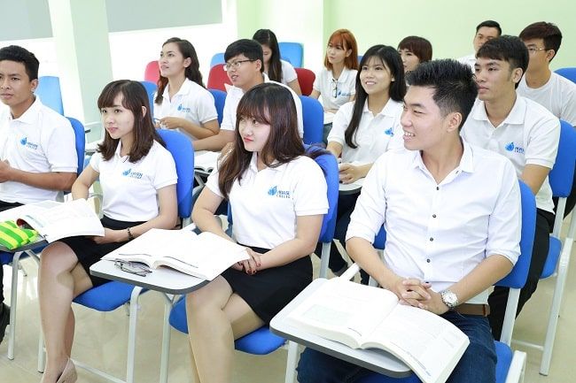 Theo học ngành thiết kế đồ họa tại Cao đẳng Hoa Sen