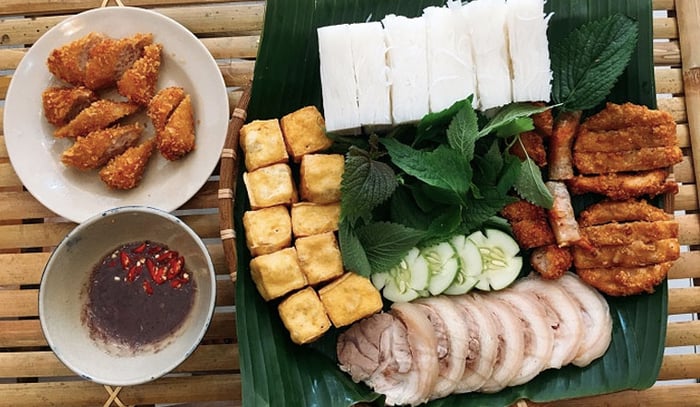 Bún đậu, phá lấu Cô Tám