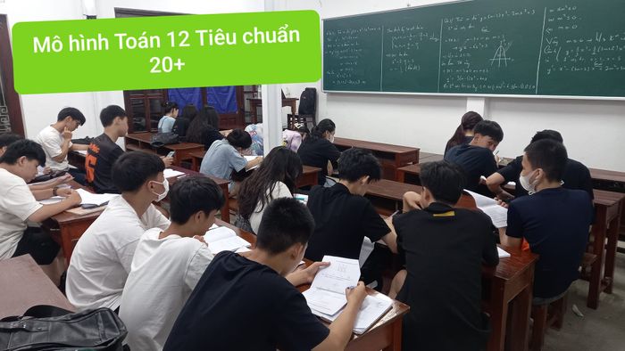 Lớp học của thầy Trần Đình Cư - Hình 1