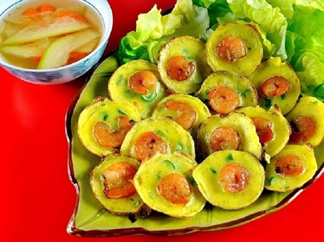 Bánh căn là một trong những món đặc sản không thể bỏ qua khi đến Bình Thuận