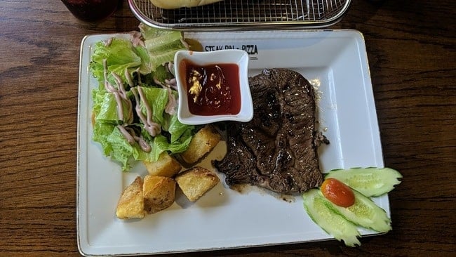 Bin - Steak & Pizza cung cấp một thực đơn phong phú với nhiều sự lựa chọn đa dạng