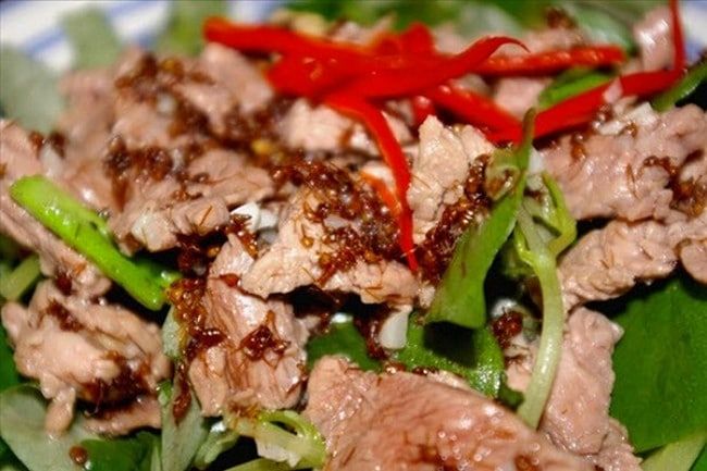 Kiến đỏ xào thịt bò