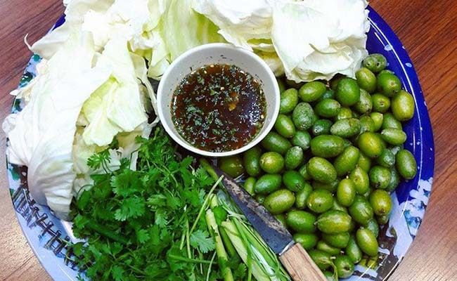 Bắp cải cuốn nhót xanh