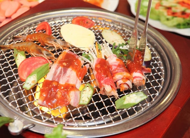 Khám phá Buffet Nướng Khói BBQ nếu bạn đang tìm một địa chỉ buffet nướng ngon miệng để thưởng thức thoải mái mà không tốn quá nhiều tiền.