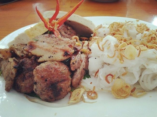 Top 10 đặc sản Hà Nam không thể bỏ qua - bánh cuốn chả nướng Phủ Lý