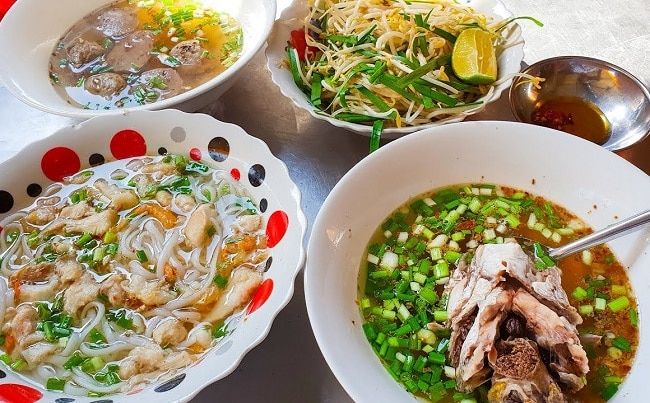 Bánh canh Vĩnh Trung nằm trong danh sách 10 đặc sản không thể bỏ qua của Châu Đốc