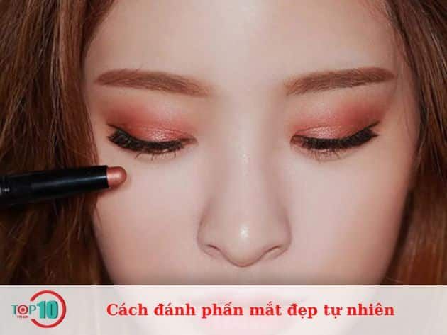 Cách tạo hiệu ứng phấn mắt tự nhiên và đẹp mắt