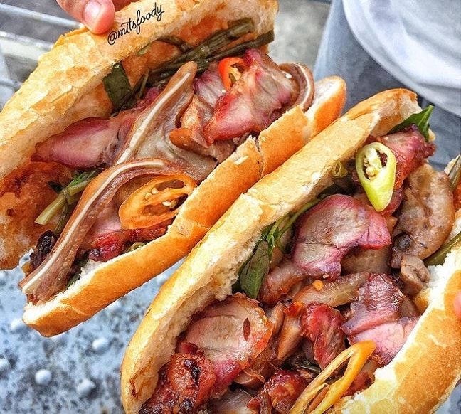 Bánh mì phá lẩu và xá xíu