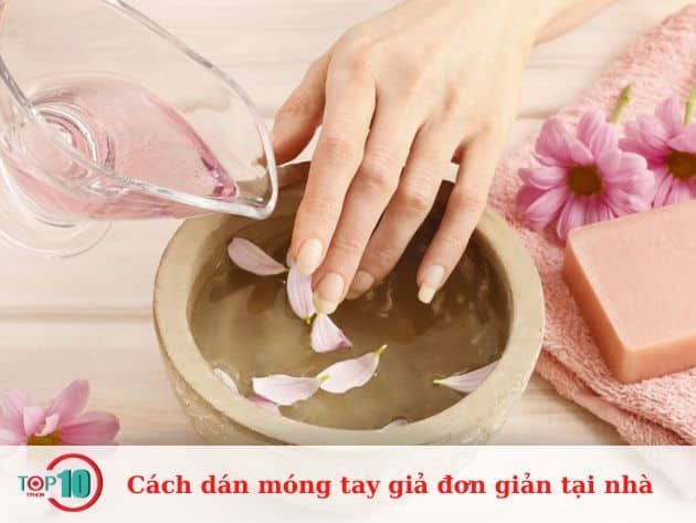 Hướng dẫn dán móng tay giả đơn giản tại nhà