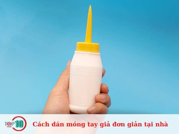 Hướng dẫn gắn móng tay giả đơn giản tại nhà