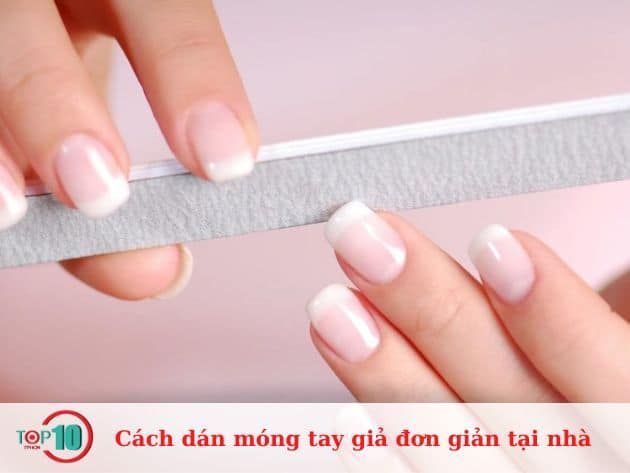 Hướng dẫn dán móng tay giả đơn giản tại nhà