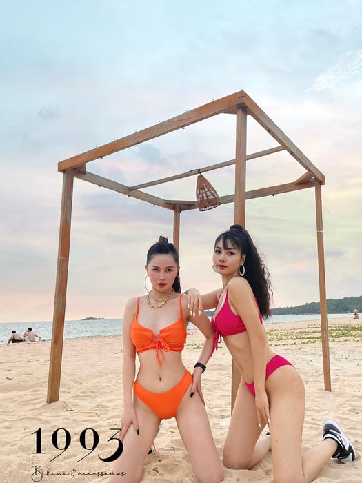 Hình ảnh 1 của 1993 Bikini & Phụ Kiện