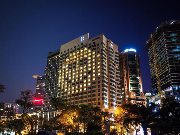 Ảnh 1 Khách sạn Renaissance Riverside Saigon