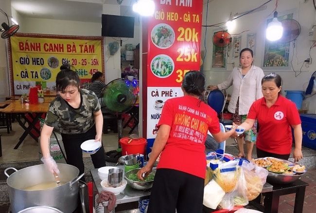 Bánh Canh Bà Tám Chợ Cầu