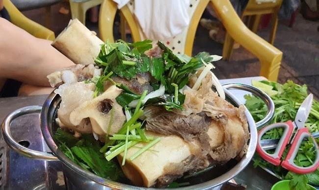 Lẩu bò và phở bò Tư Lê