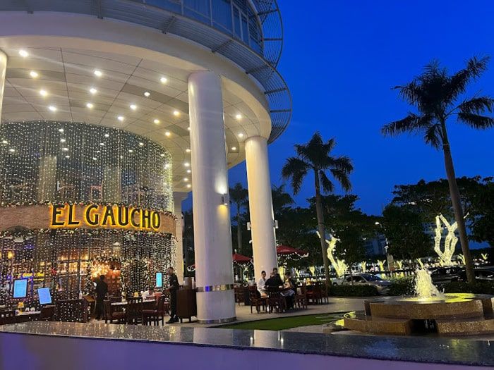 Nhà hàng sang trọng El Gaucho Argentinian Steakhouse tọa lạc tại quận 7