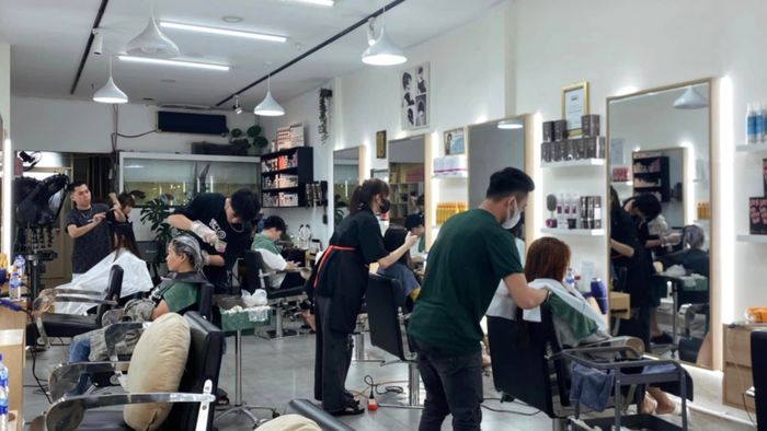 Hình ảnh 2 của Trí Nguyễn Hair Salon