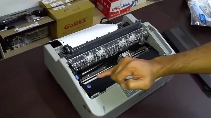 Các dấu hiệu máy in kim Epson LQ 310 gặp lỗi 'paper out'