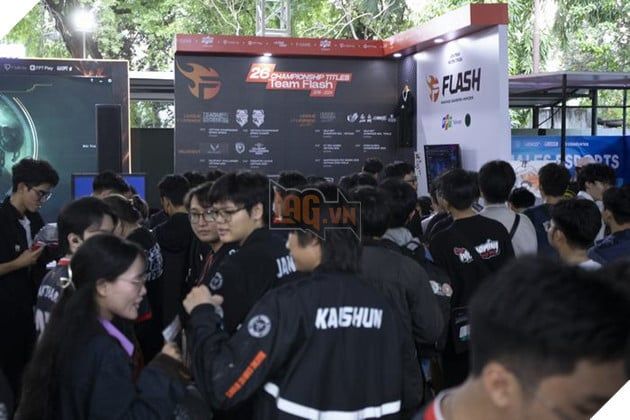 Vikings Esports Đã Đạt Được Tấm Vé Cuối Cùng Đến CKTG 2024 Với Hàng Ngàn Khán Giả Hâm Mộ