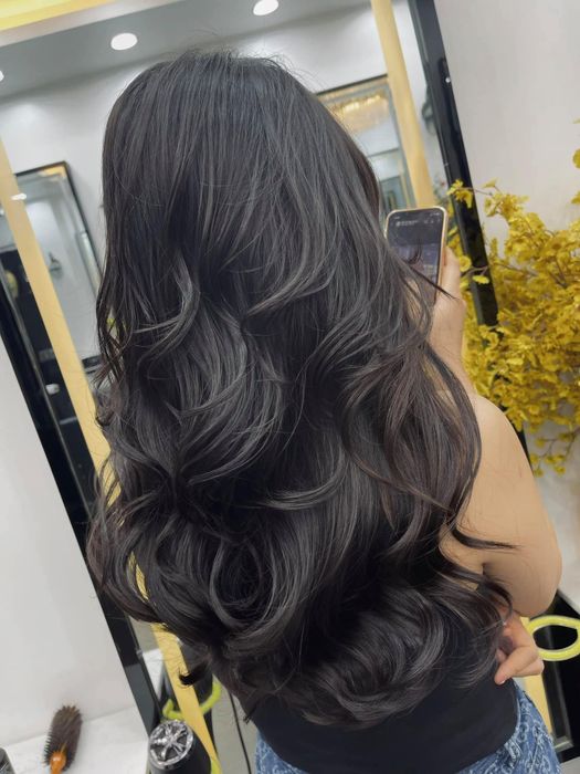 Ảnh 1 của Salon & Học Viện Tóc Hoàng Bách