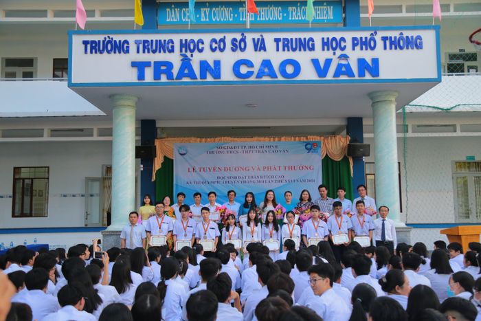 Hình ảnh 1 của Trường THCS - THPT Trần Cao Vân